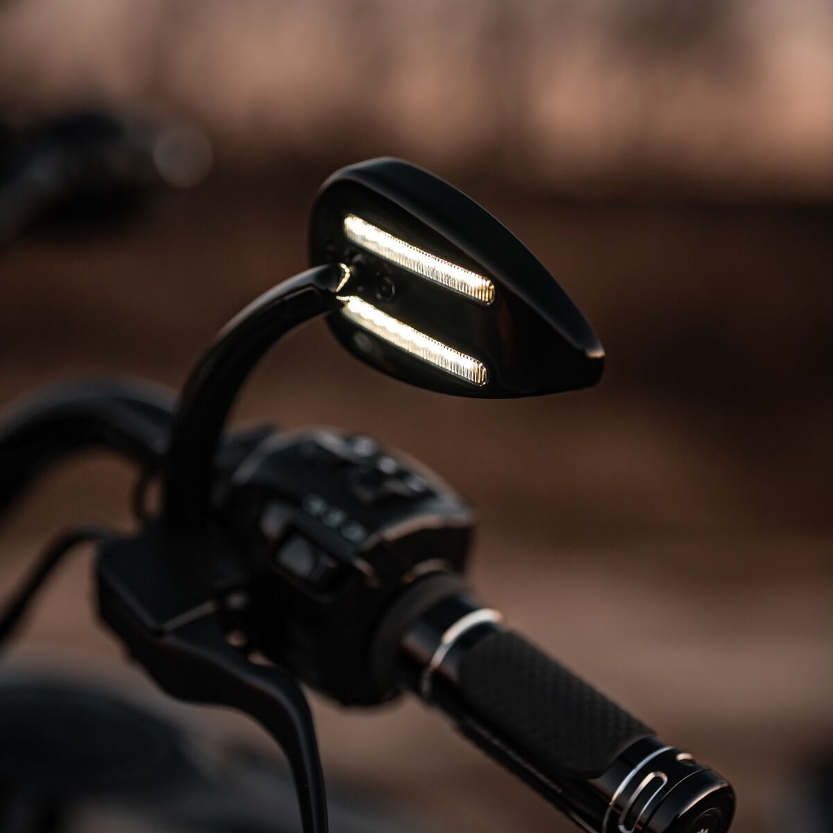 PLUG & PLAY LED RUN & TURN SIGNAL MOTORCYCLE MIRRORS - CUSTOM DYNAMICS