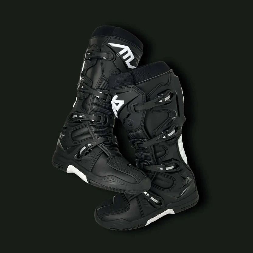 ATLAS BRACE TRACTION BOOTS BLACK