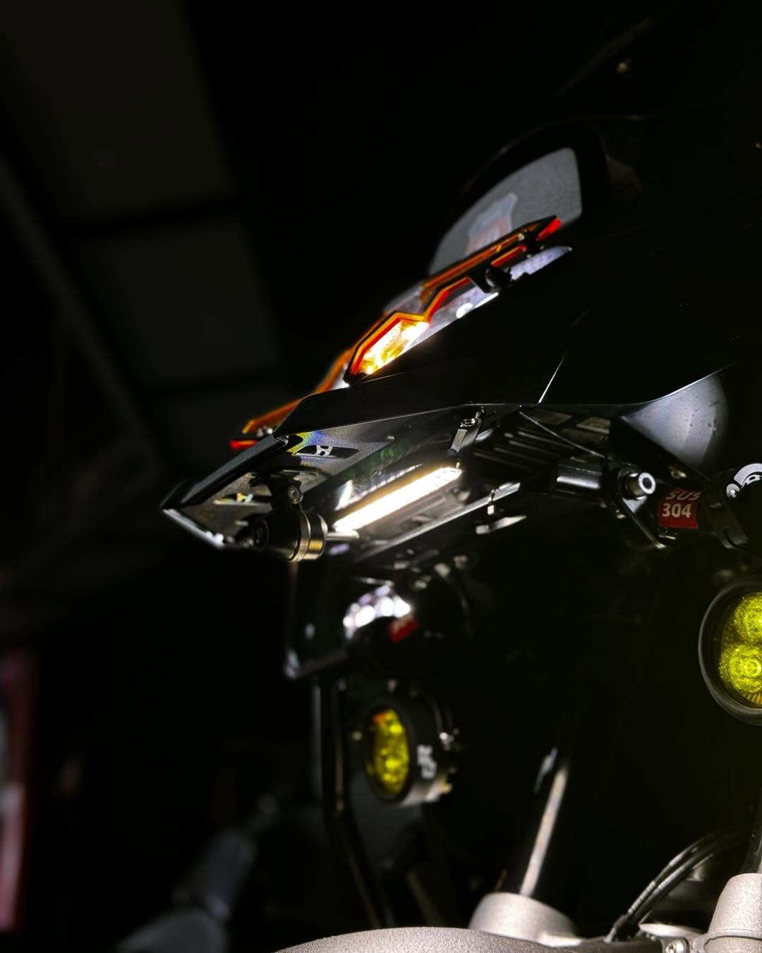 GOLD RUNWAY M4 KIT SET FOR BMW R1300GSA