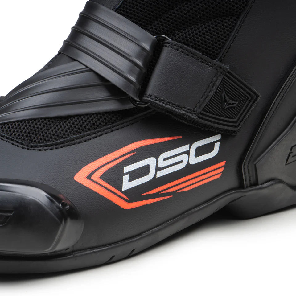 DSG GP-1 RIDING BOOTS BLACK RED