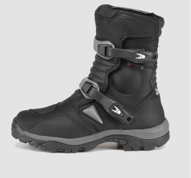 FORMA ADVENTURE LOW DRY BLACK