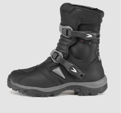 FORMA ADVENTURE LOW DRY BLACK