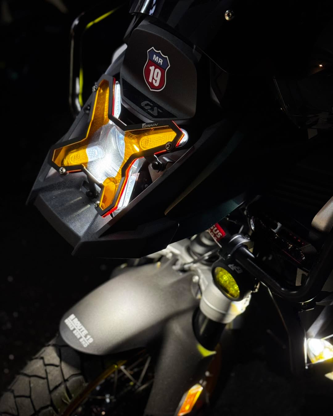 GOLD RUNWAY M4 KIT SET FOR BMW R1300GSA