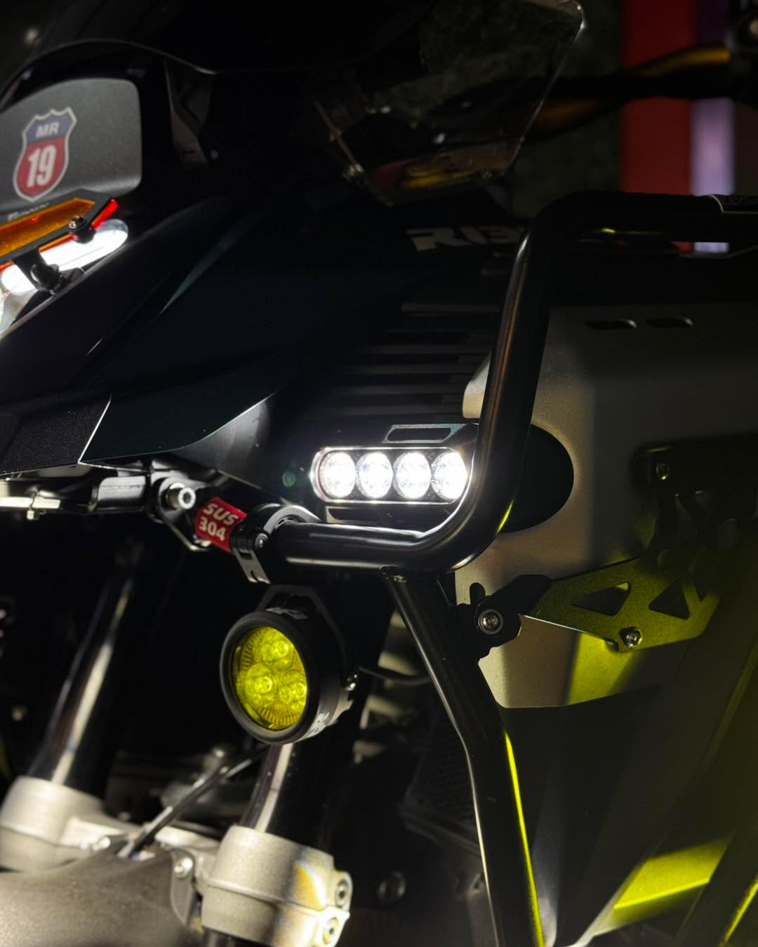 GOLD RUNWAY M4 KIT SET FOR BMW R1300GSA